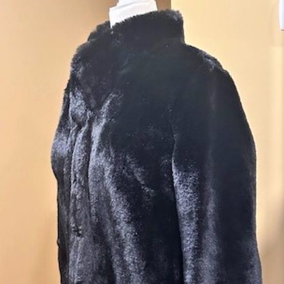 Beautiful Soft  New York & Company Black Faux Fur Coat Sz M - Picture 3 of 7